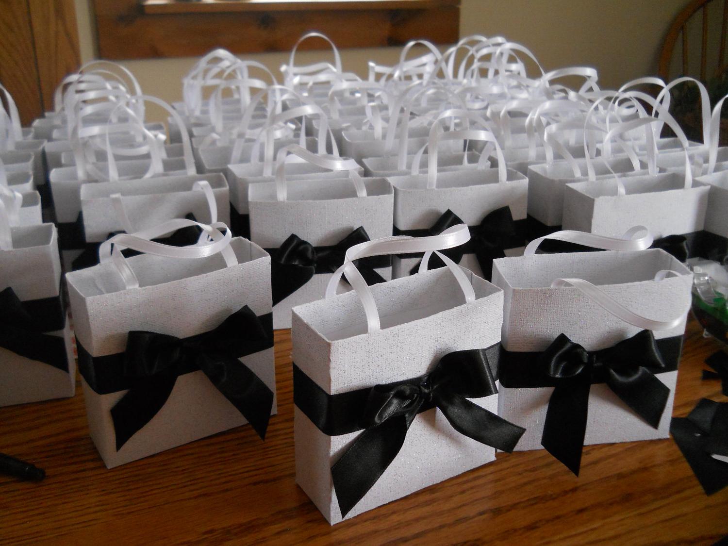 80 Wedding party favor gift bags reserved for Jenny. From steppnout