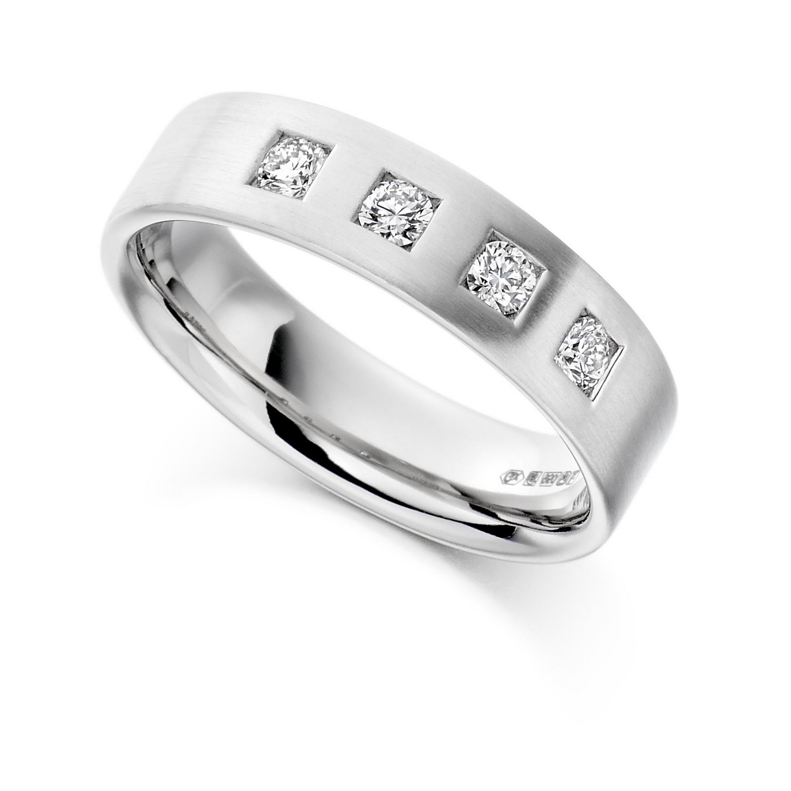 Band width: 5.90mm. Diamond