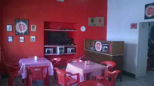 PARRAS PIZZA CLUB, Ramos Arizpe 102, Zona Centro, 27980 Parras de la Fuente, Coah., México, Pizza a domicilio | COAH