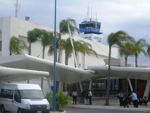 Volaris Cancún, Carr. Chetumal - Cancún Km. 22, Terminal 2, 77565 Cancún, Q.R., México, Línea aérea | GRO