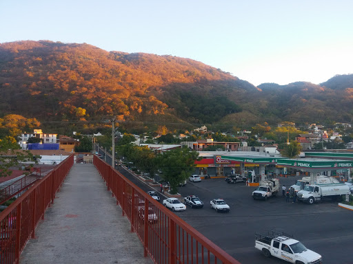 Central de Autobuses, Carretera Nacional Zihuatanejo - Acapulco, S/N, El Hujal, 40880 Zihuatanejo, Gro., México, Servicios de viajes | GRO