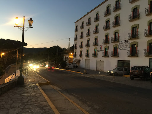 Hotel Maria del Carmen, Heroico Colegio Militar, s/n, Centro, 76340 Jalpan de Serra, Qro., México, Alojamiento en interiores | QRO