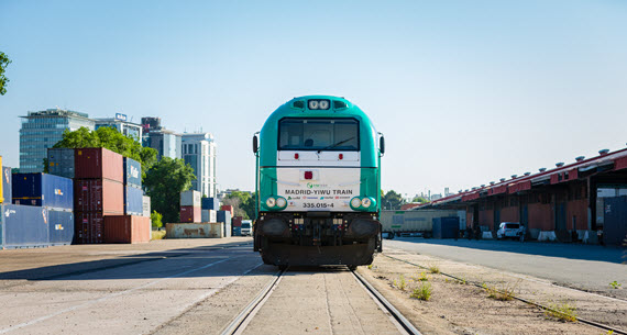Sale el tren de la línea Madrid-Yiwu que consolida la ruta ferroviaria de carga entre España y China