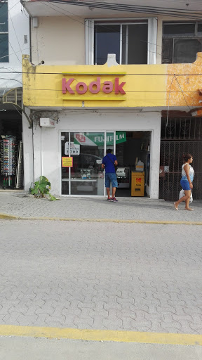 Kodak, Av. Tulúm MZA 4 LTE 1, Centro, 77780 Tulum, Q.R., México, Tienda de electrodomésticos | QROO