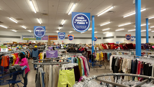 Thrift Store «Hayden & Raintree Goodwill Retail & Donation Center», reviews and photos, 8053 E Raintree Dr, Scottsdale, AZ 85260, USA