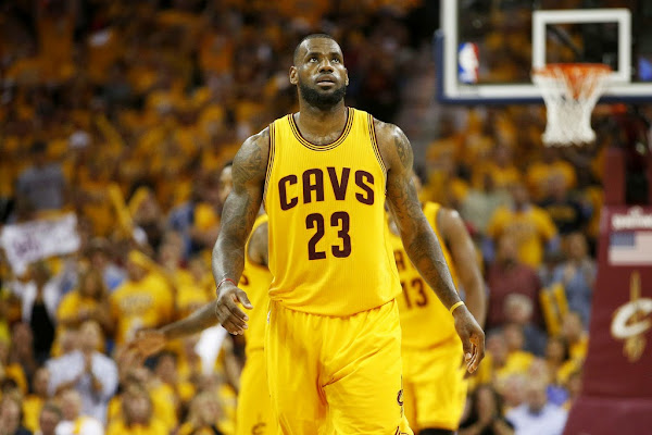 LeBron8217s Triple Double Lifts Cavs in Thriller to Take 30 Lead