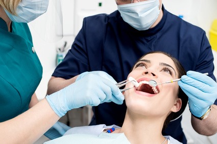 [Woman-dentalcareFotolia5.jpg]