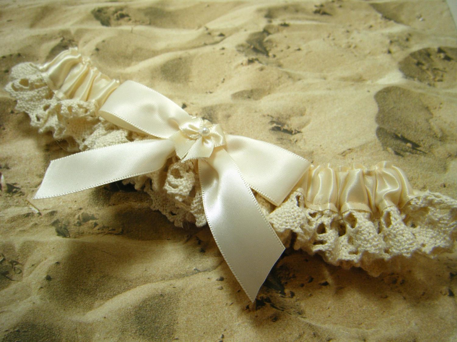 This handmade wedding garter is perfect for the Bride to Be!