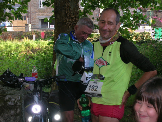 UC4 - Un coureur à pied, un assitant à vélo.JPG