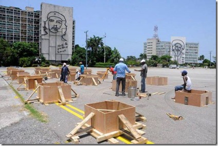 Bases Altar Francisco en Plaza de la Revolucion