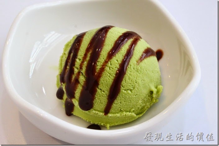 台南-白色曙光早午餐。這是選擇選擇升級B套餐後的甜點，抹茶巧克力冰淇淋，抹茶味還蠻重的。