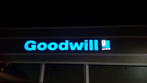 Store «Goodwill Store & Buy the Pound Outlet», reviews and photos, 9 Wason Rd, Hudson, NH 03051, USA