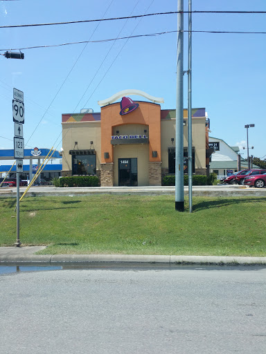 Mexican Restaurant «Taco Bell», reviews and photos, 1494 E Court St, Seguin, TX 78155, USA