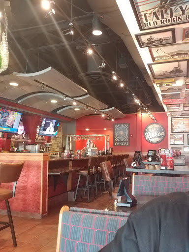 Hamburger Restaurant «Red Robin Gourmet Burgers», reviews and photos, 20506 N Rand Rd, Deer Park, IL 60010, USA