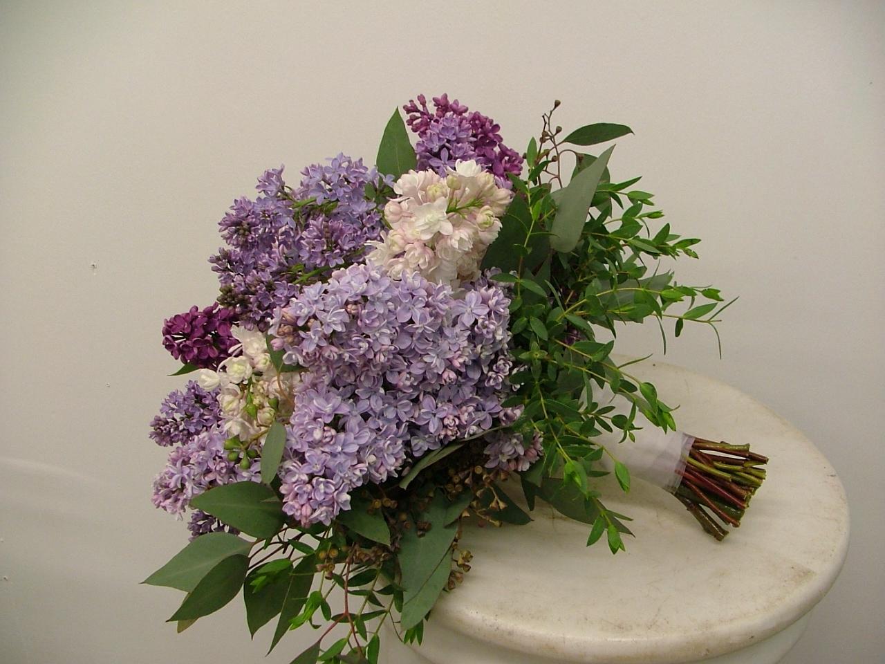 lilac bouquets for weddings