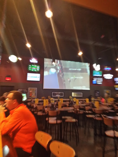 Chicken Wings Restaurant «Buffalo Wild Wings», reviews and photos, 160 Washington St #103, Rochester, NH 03839, USA