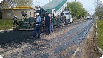 Las tareas son parte del plan de pavimentación de 300 cuadras que ejecuta el Estado comunal