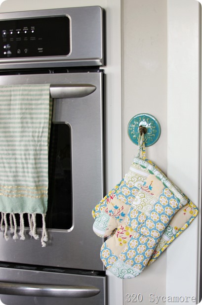 oven mitts on hook