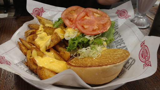 Hamburger Restaurant «Fuddruckers», reviews and photos, 50 Walkers Brook Dr, Reading, MA 01867, USA