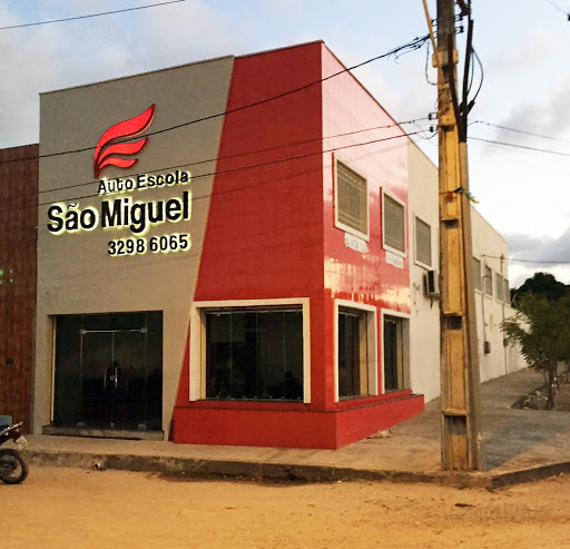 Auto Escola São Miguel, Rua Wenefrido Melo, 28 - Mondubim, Fortaleza - CE, 60762-410, Brasil, Escola_de_Conducao, estado Ceara