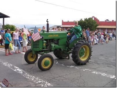 IMG_8117 1947-1952 John Deere M presented by the Columbia River 2-Cylinder Club of Kelso, Washington in the Rainier Days in the Park Parade on July 11, 2009