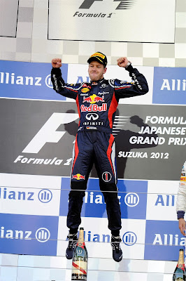 победный прыжок Себастьяна Феттелья на подиуме Сузуки на Гран-при Японии 2012