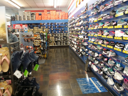 Sporting Goods Store «Big 5 Sporting Goods - El Toro», reviews and photos, 24314 Swartz Dr, Lake Forest, CA 92630, USA