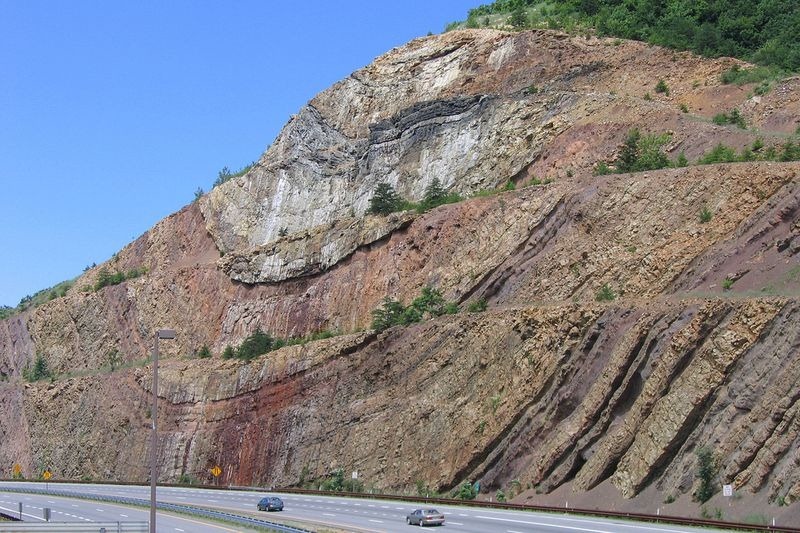 Sideling-Hill-Road-Cut-8