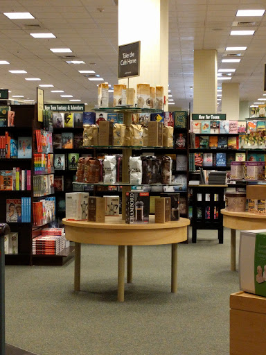 Book Store «Barnes & Noble», reviews and photos, 230 Main St, White Plains, NY 10601, USA