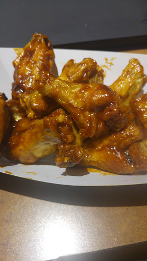 Chicken Wings Restaurant «Buffalo Wild Wings», reviews and photos, 15745 15 Mile Rd, Charter Twp of Clinton, MI 48035, USA