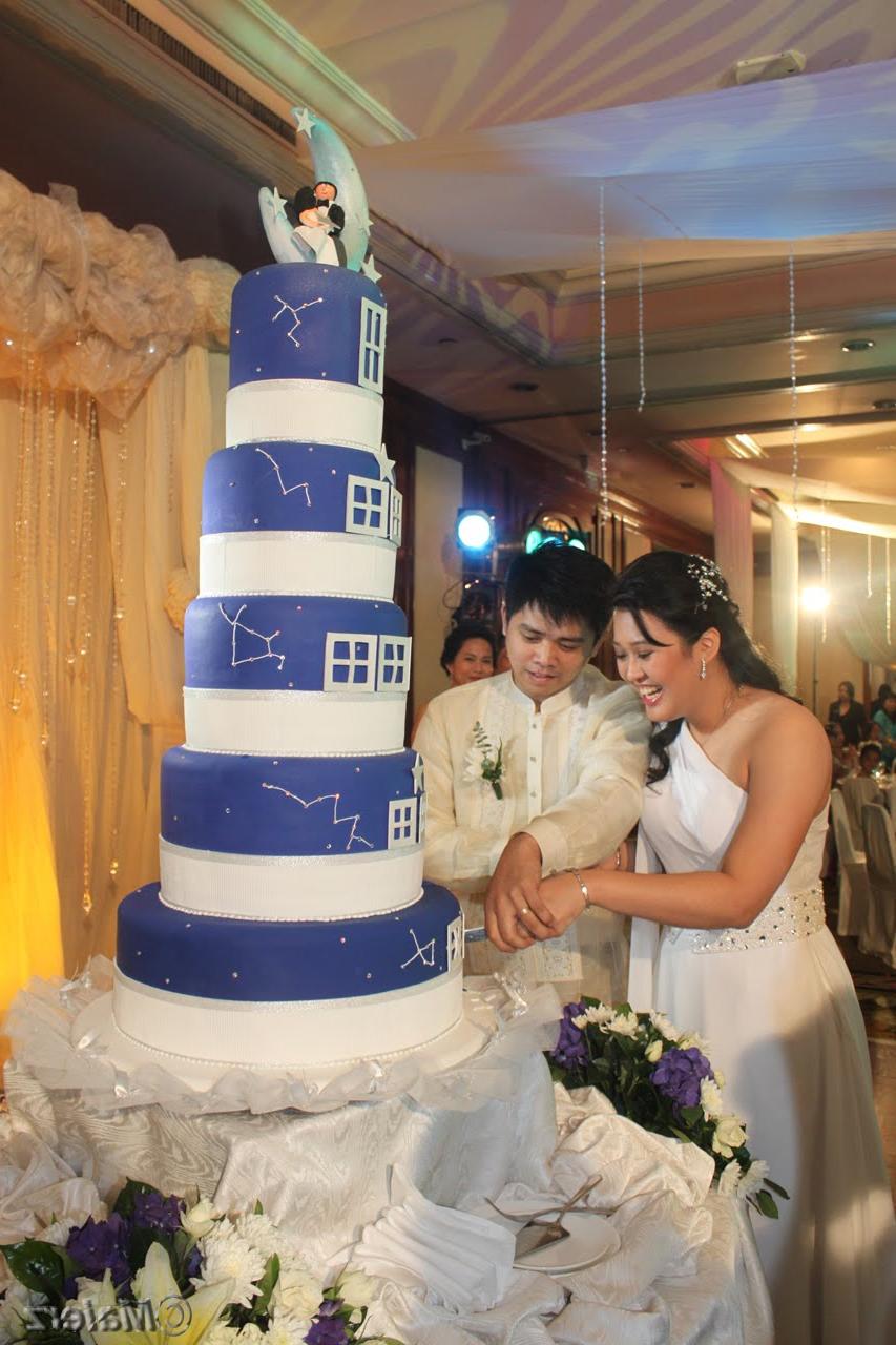 and white wedding cake.