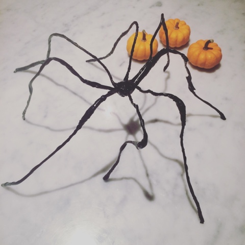 D.I.Y. wire sculptures inspired by Louise Bourgeois's “Spider 