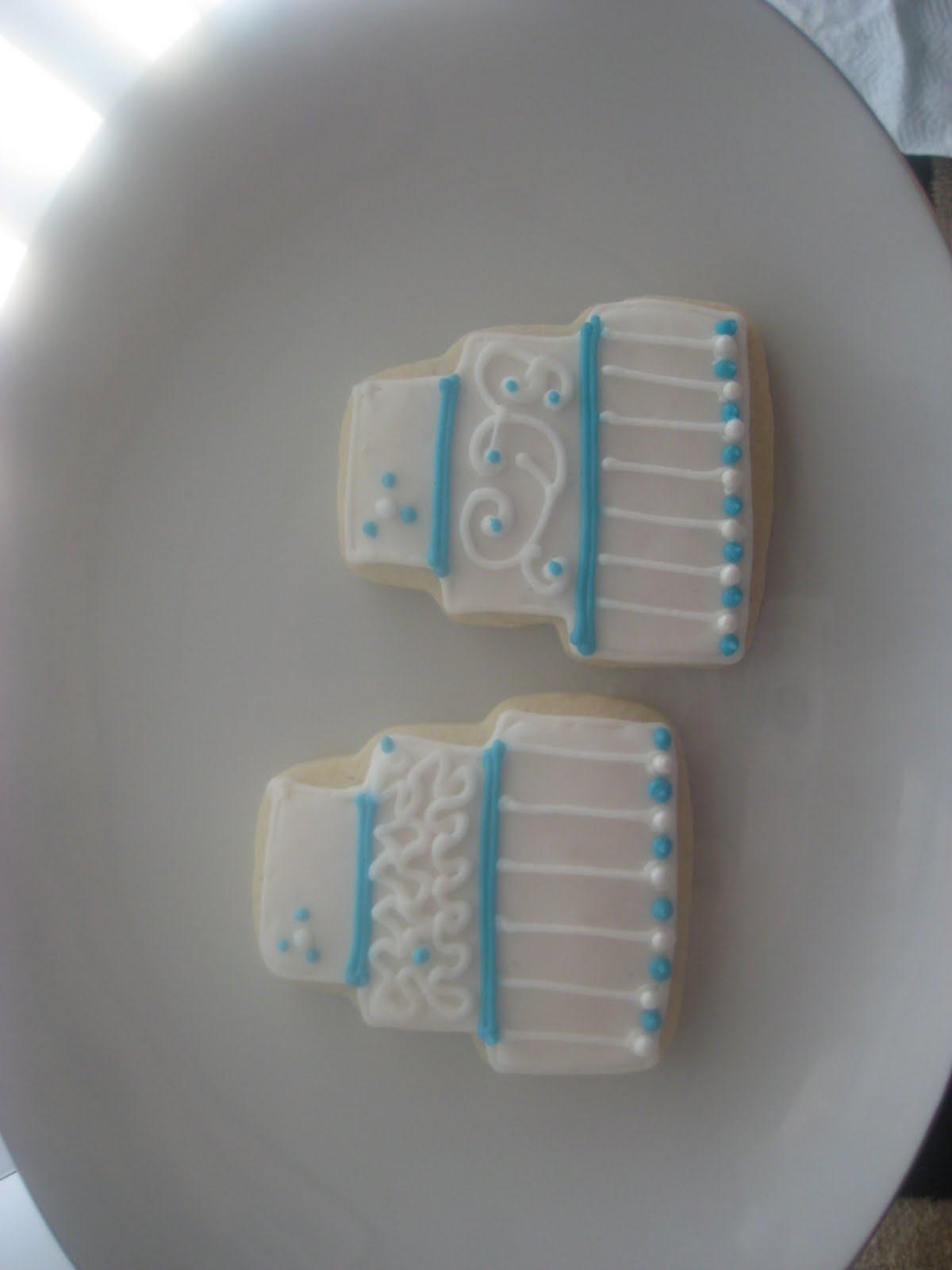 Three-tiered wedding cakes