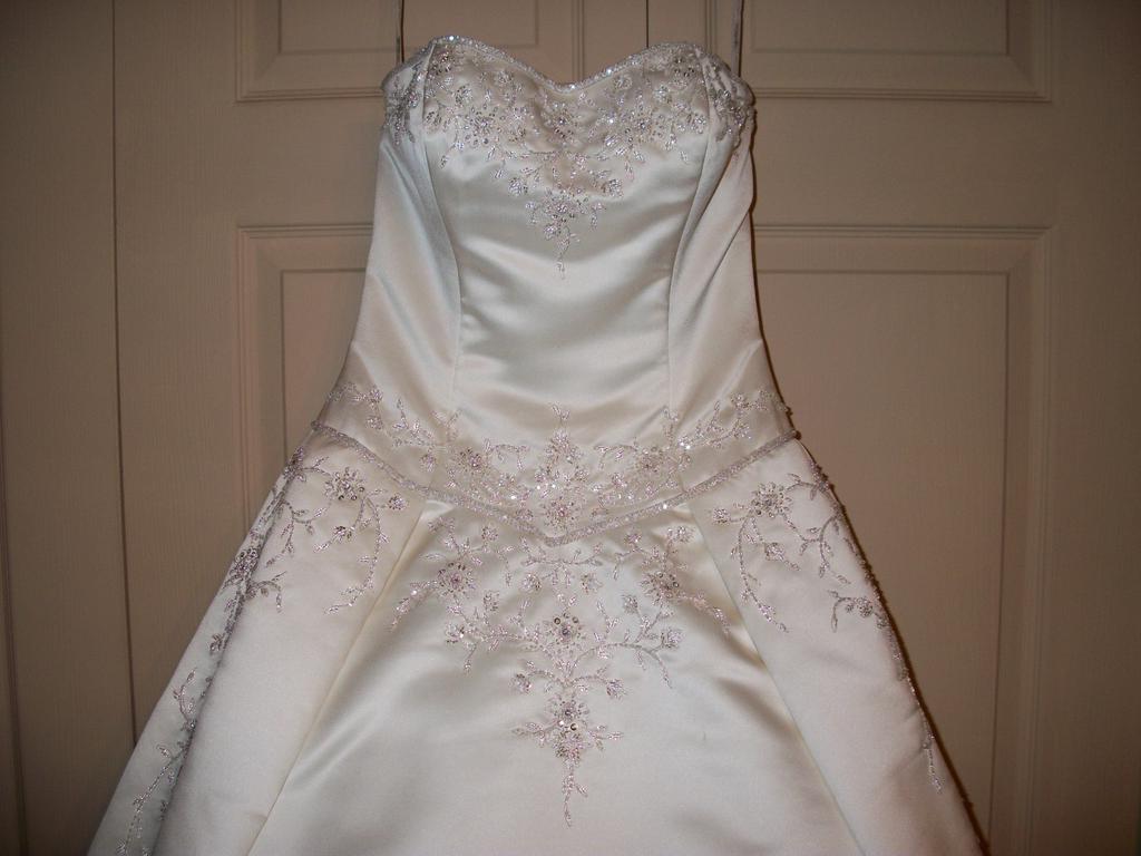 used wedding gown ivory tall