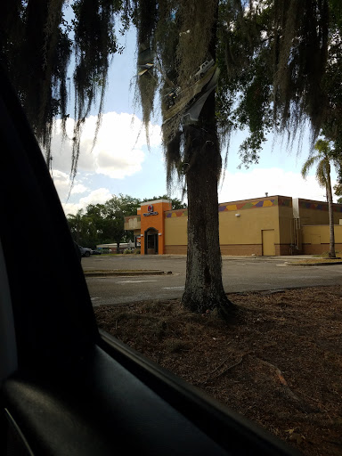 Mexican Restaurant «Taco Bell», reviews and photos, 2101 W Baker St, Plant City, FL 33567, USA