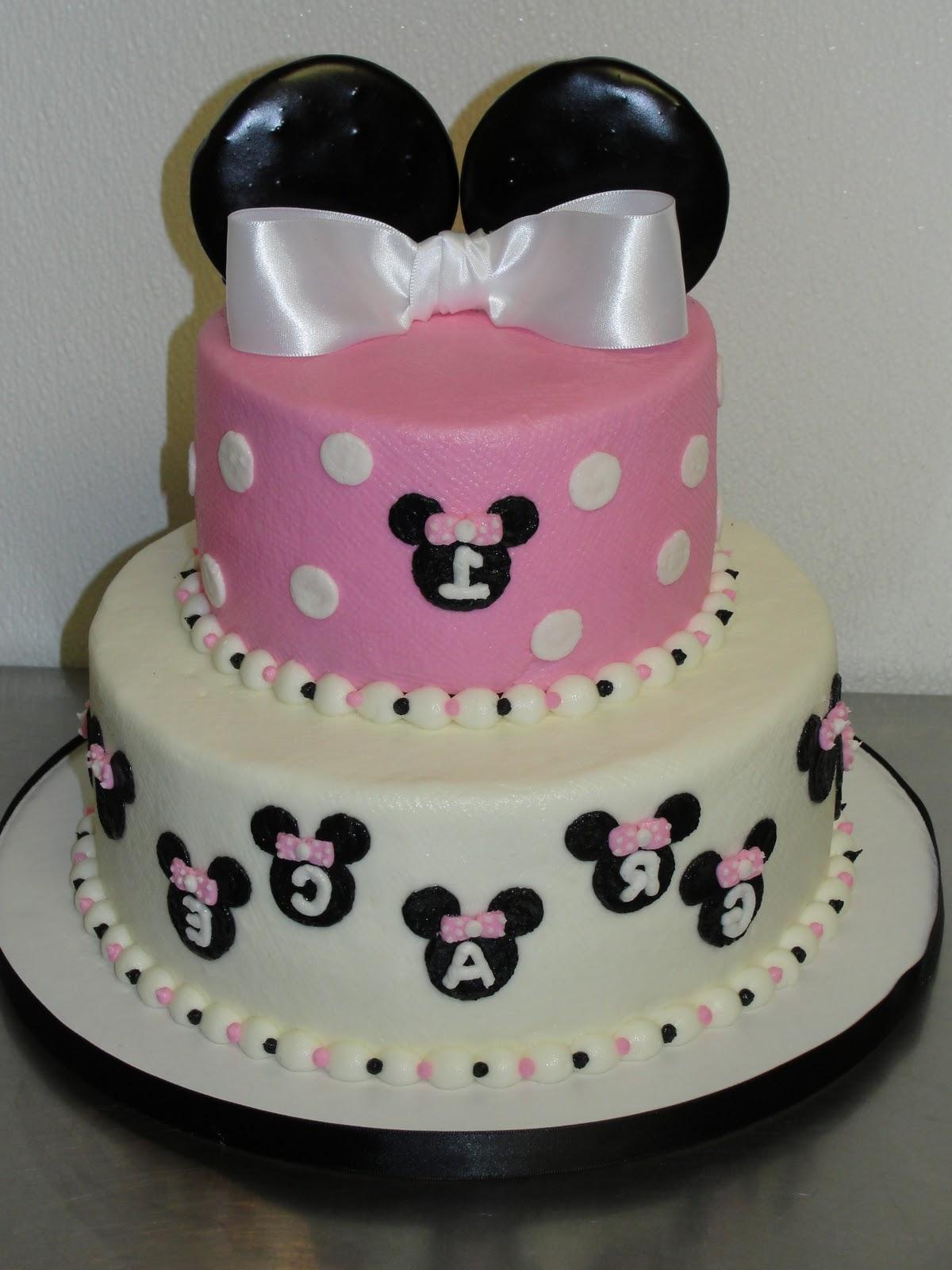 A Minnie Mouse first birthday