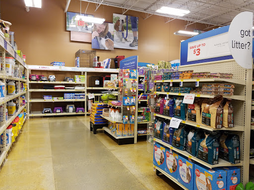 Pet Supply Store «PetSmart», reviews and photos, 700 N Milwaukee Ave, Vernon Hills, IL 60061, USA