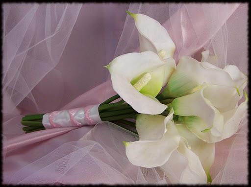 Fresh touch calla lily bridal