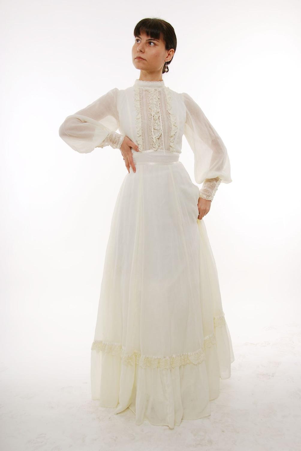 Gunne Sax Victorian Wedding dress. From VelvetIris