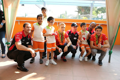 Макс Чилтон и Жюль Бьянки в малайзийской школе Taarana на Гран-при Малайзии 2013
