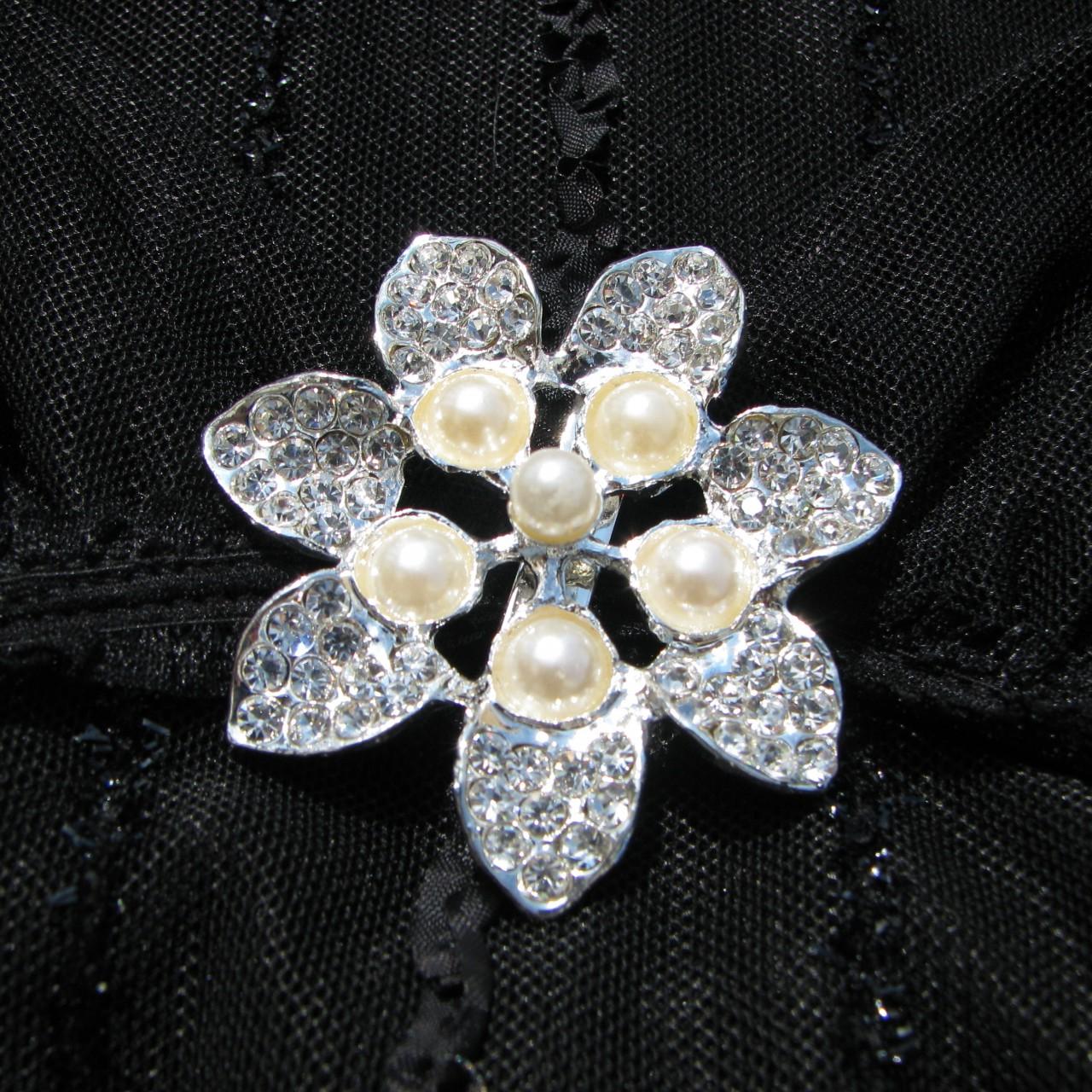 pearl brooch wedding