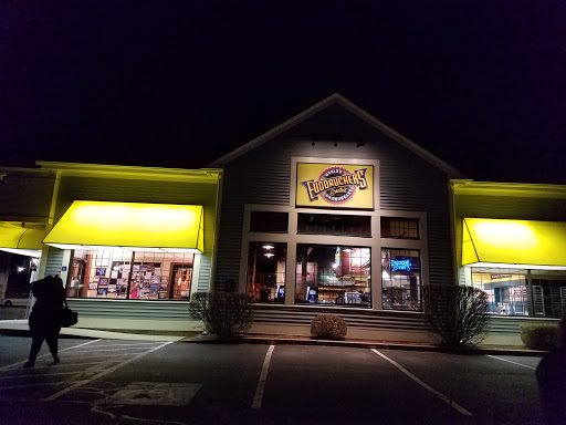 Hamburger Restaurant «Fuddruckers», reviews and photos, 550 Turnpike St, North Andover, MA 01845, USA