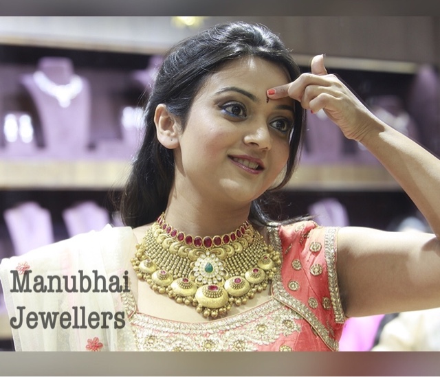 Manubhai Jewelers Mumbai, bridal gold jewelry online, online gold jewelry, indian bride wearing gold jewelry,traditional gold jewelry 