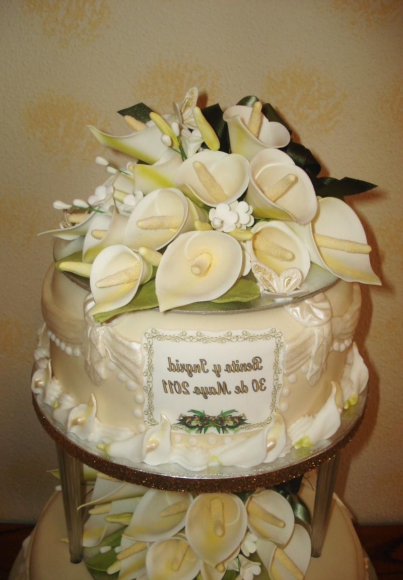 Calla lily wedding cake.