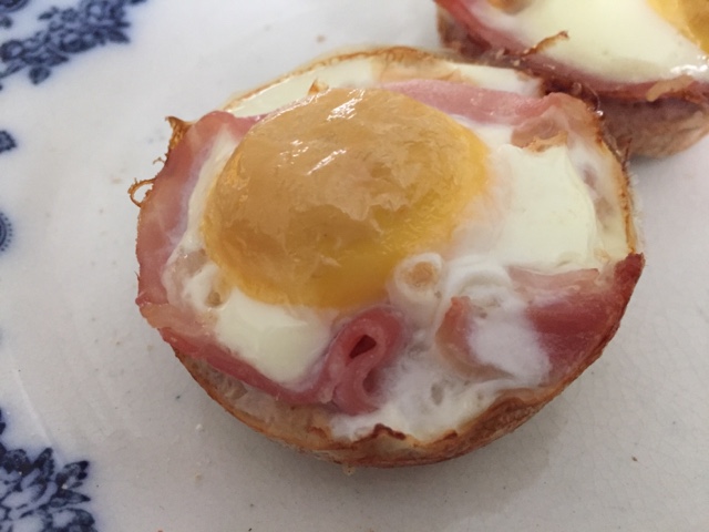 egg and bacon breakfast cups 