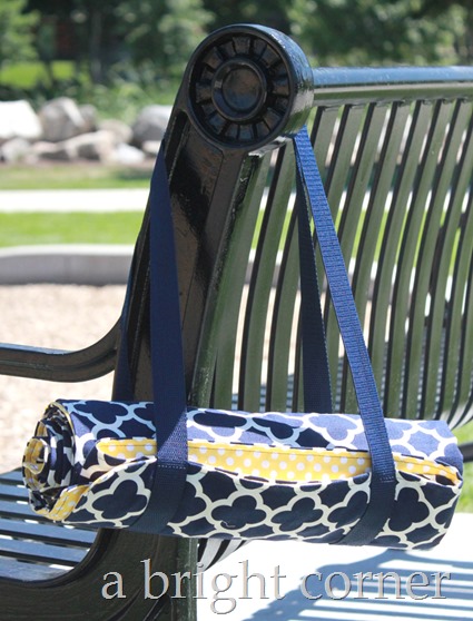 Reversible picnic throw tutorial from Andy of A Bright Corner.  Two sided throw uses home dec weight fabric and rolls right up so it's easy to carry!