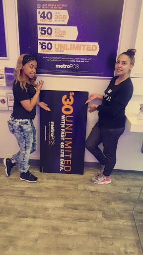 Cell Phone Store «MetroPCS Authorized Dealer-TMW», reviews and photos, 348 Orange St, Springfield, MA 01108, USA