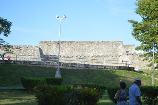 Zocalo, Av 3 19, Centro, 77930 Bacalar, Q.R., México, Parque | QROO