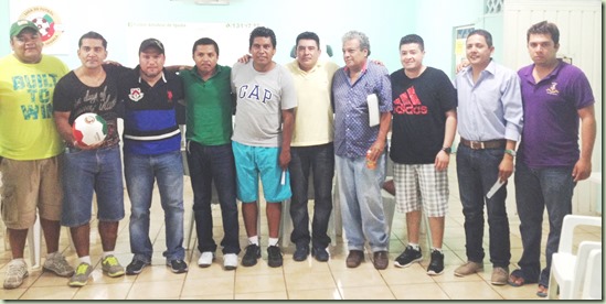 Representantes de equipos de la Copa Iguala 2015 con organizadores de la misma.