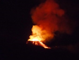 irruption volcan.jpg